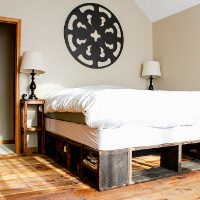 Design rustic wood bedroom